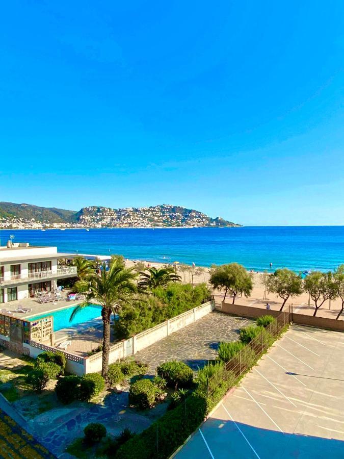 Studio Roses Beach ภายนอก รูปภาพ