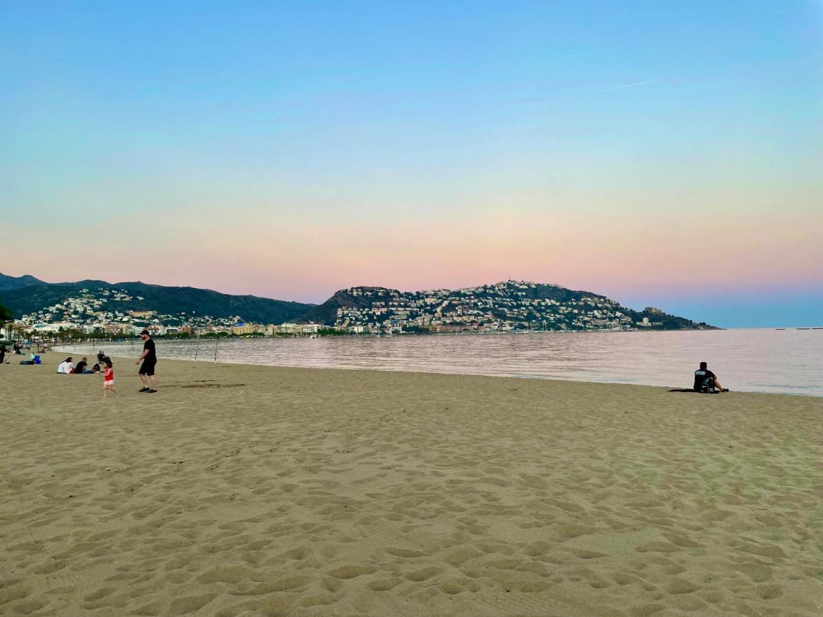 Studio Roses Beach ภายนอก รูปภาพ