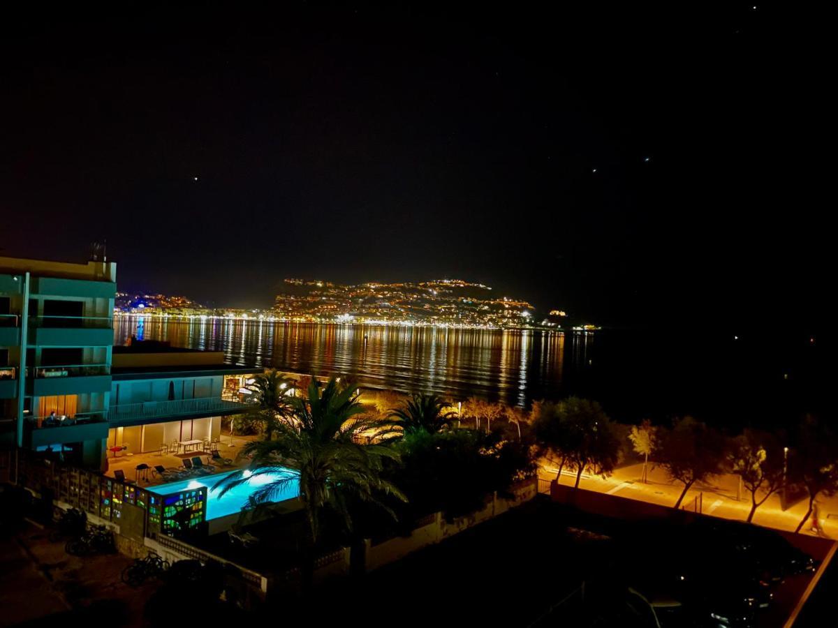 Studio Roses Beach ภายนอก รูปภาพ